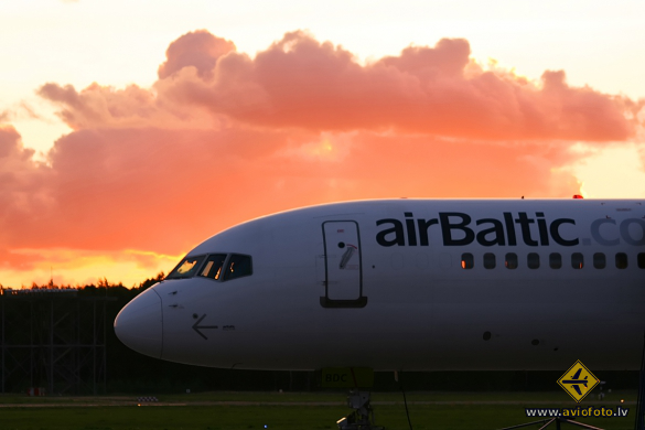 Boeing 757-256